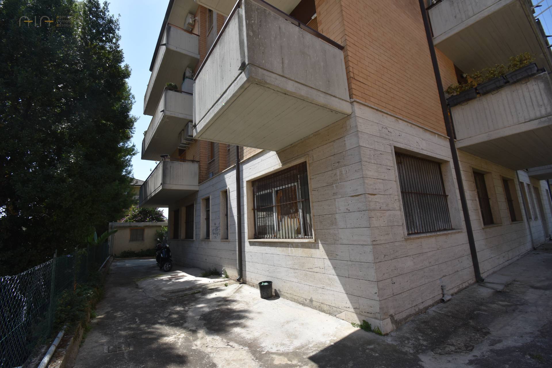Locale Artigianale / Deposito in vendita a San Benedetto del Tronto, Residenziale Sud