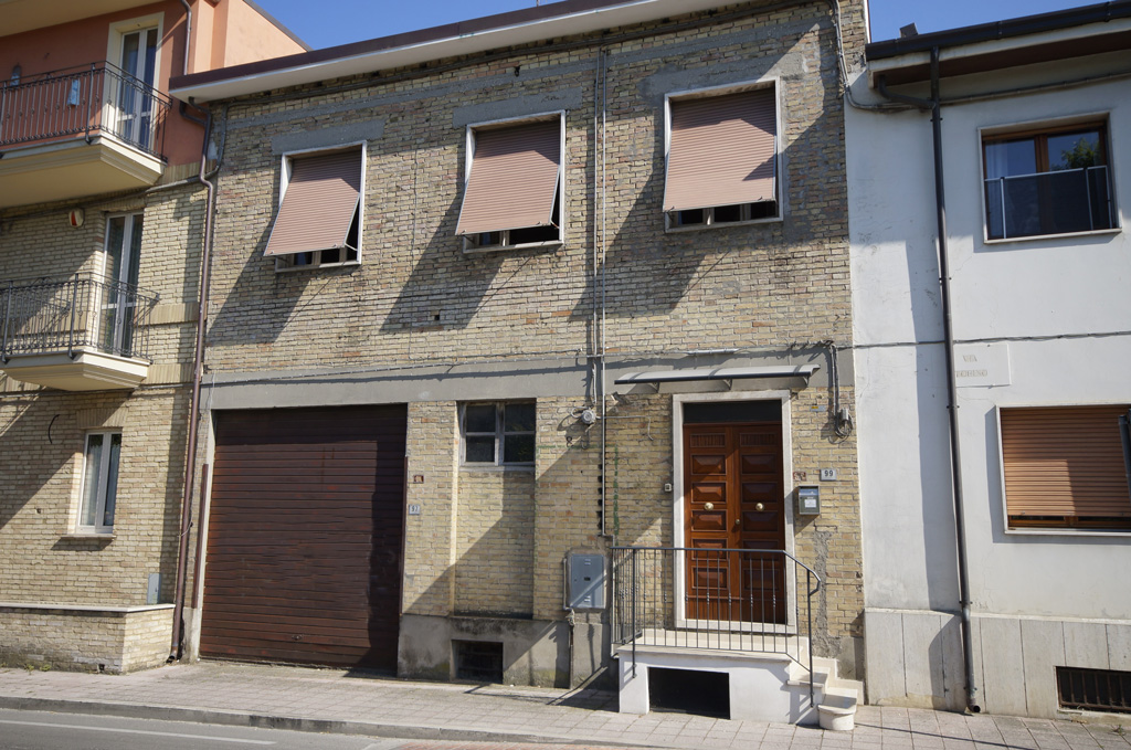 Casa indipendente con terrazzo a San Benedetto del Tronto - porto d'ascoli residenziale (al di sopra della ss1 - 01