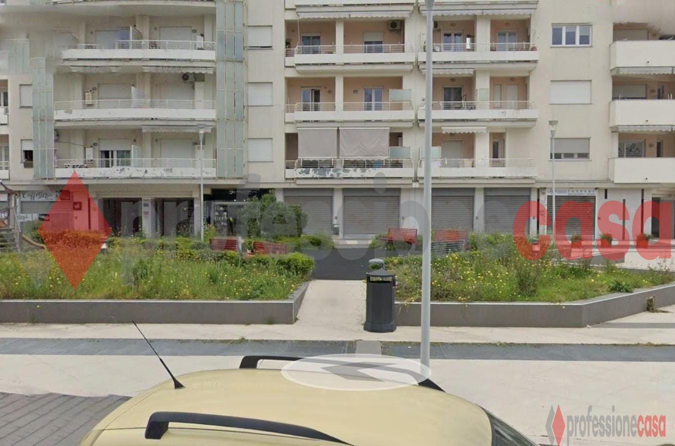 Negozio in affitto a Salerno