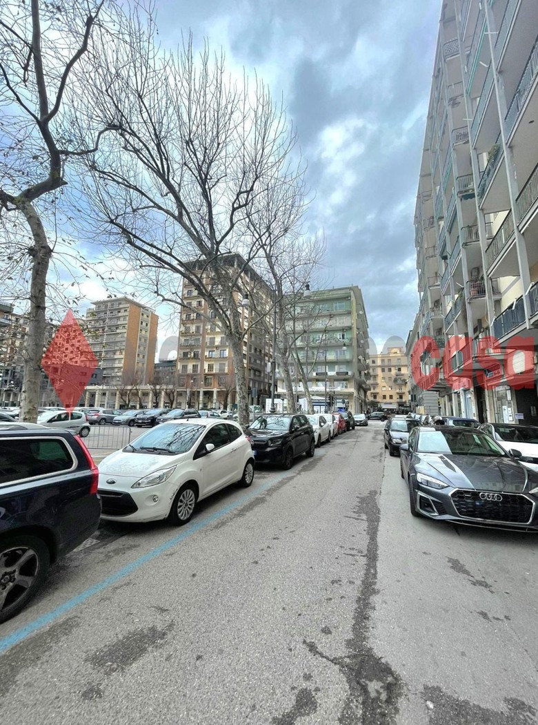 Negozio in affitto a Salerno