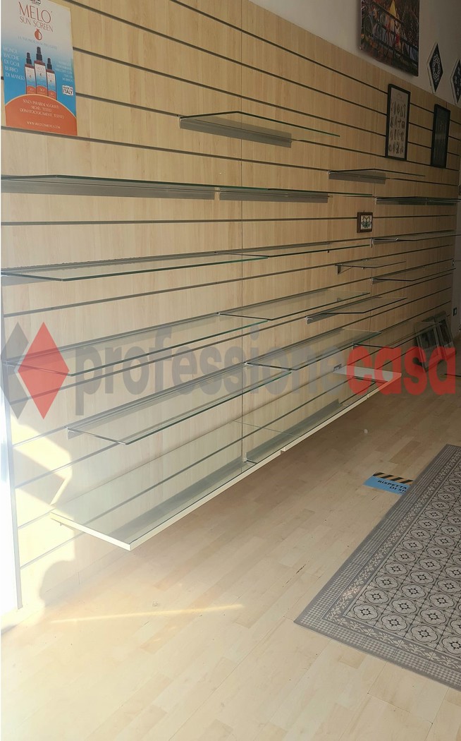 Negozio in affitto a Salerno