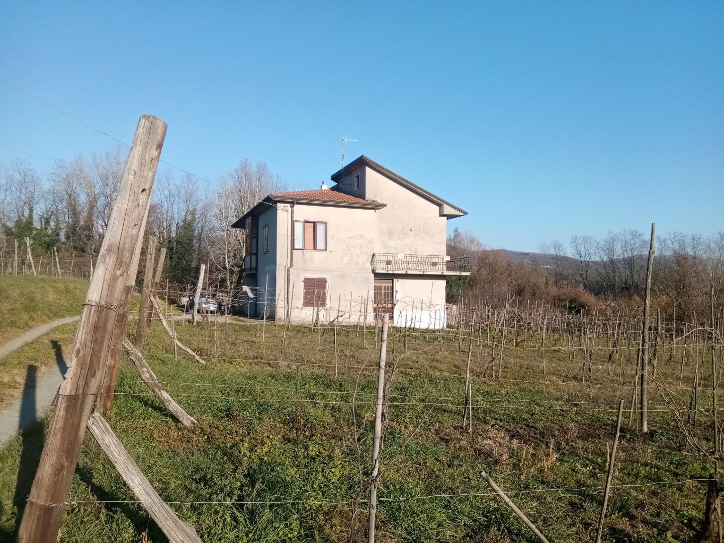 Casa indipendente con giardino a Fivizzano