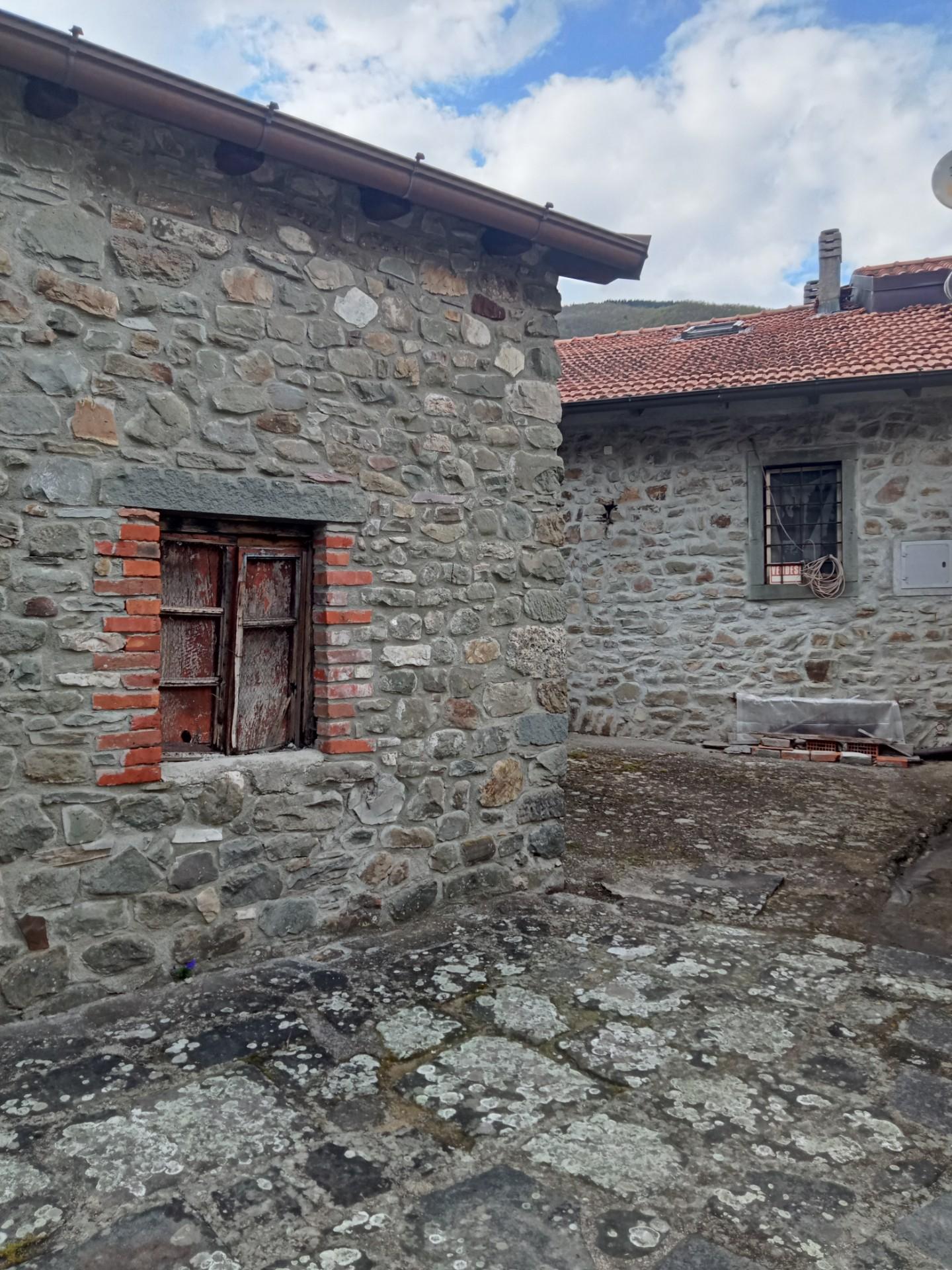 Casa indipendente da ristrutturare a Comano