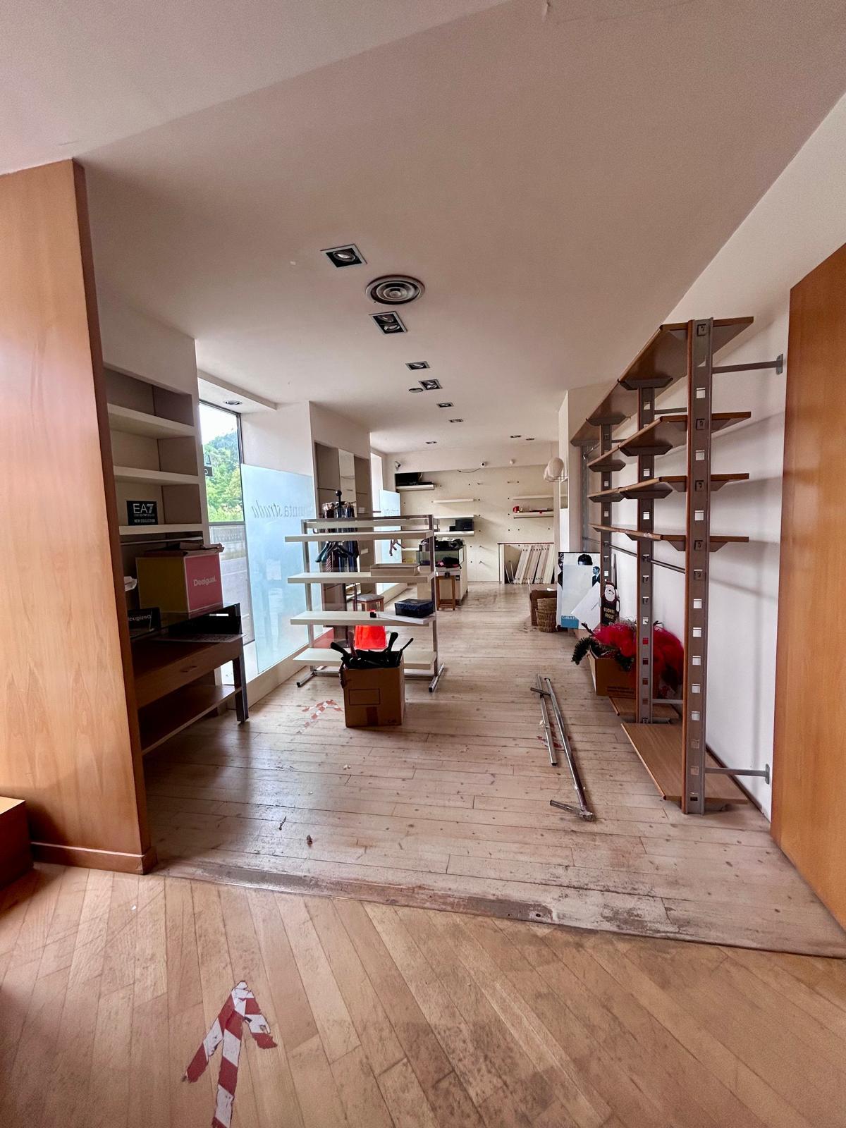 Locale commerciale in affitto a Aulla