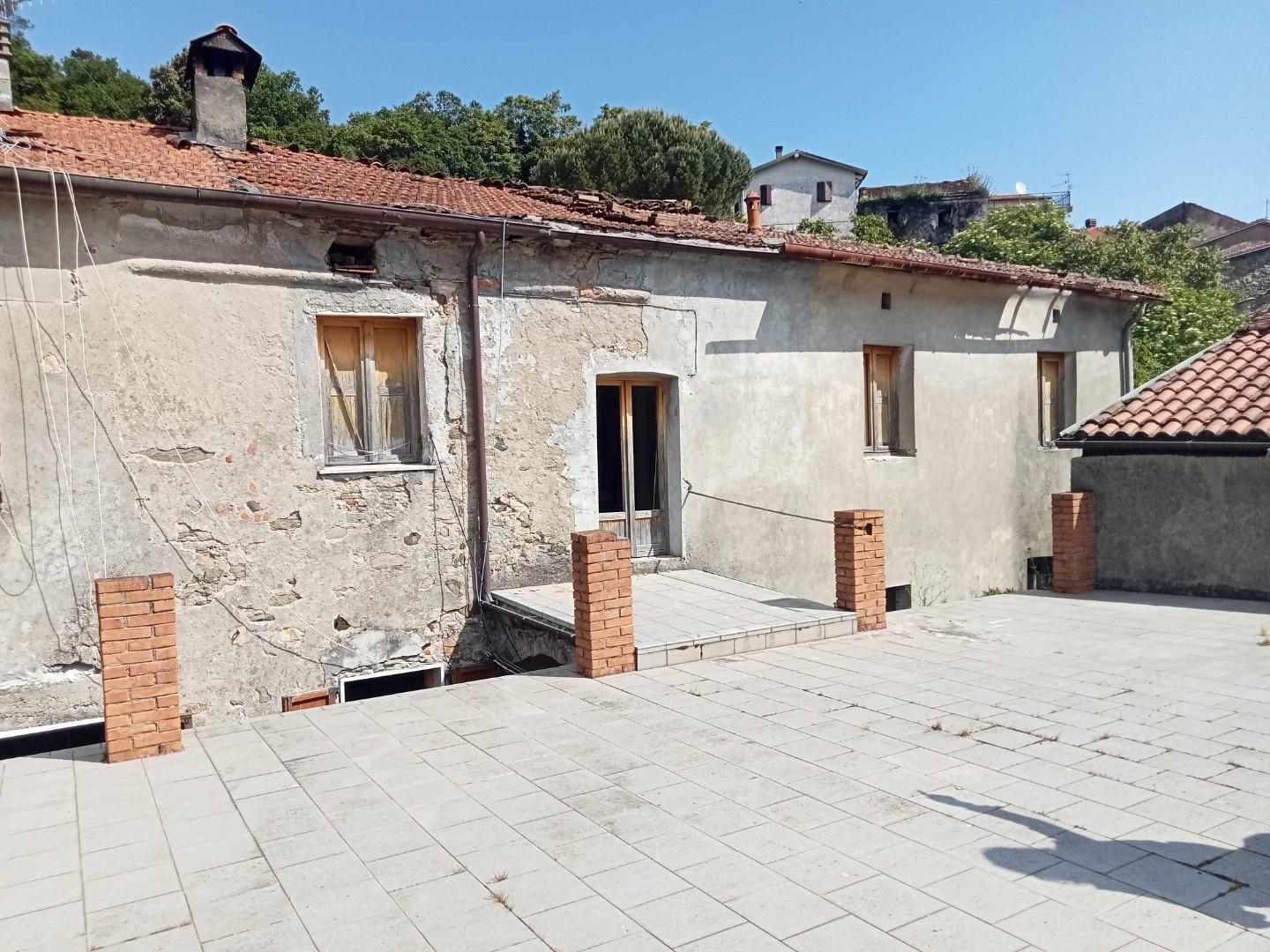 Casa indipendente con terrazzo a Aulla