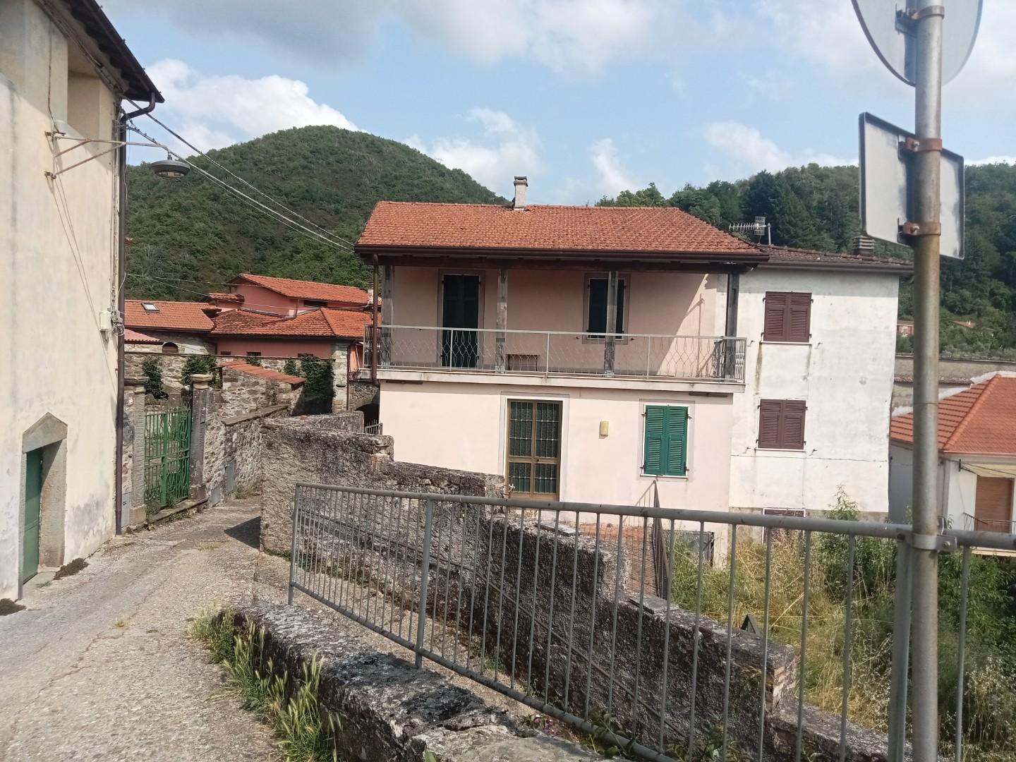 Casa indipendente con giardino, Casola in Lunigiana casciana