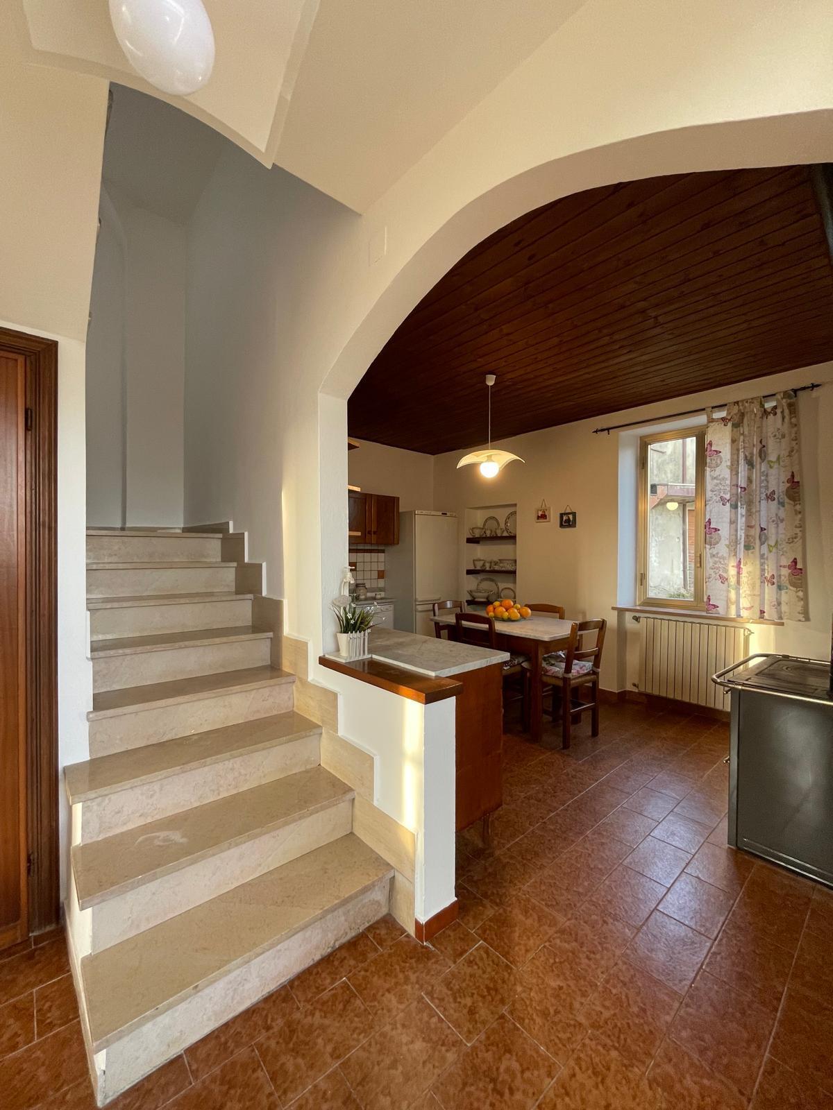 Casa indipendente arredata in affitto, Tresana camposopra