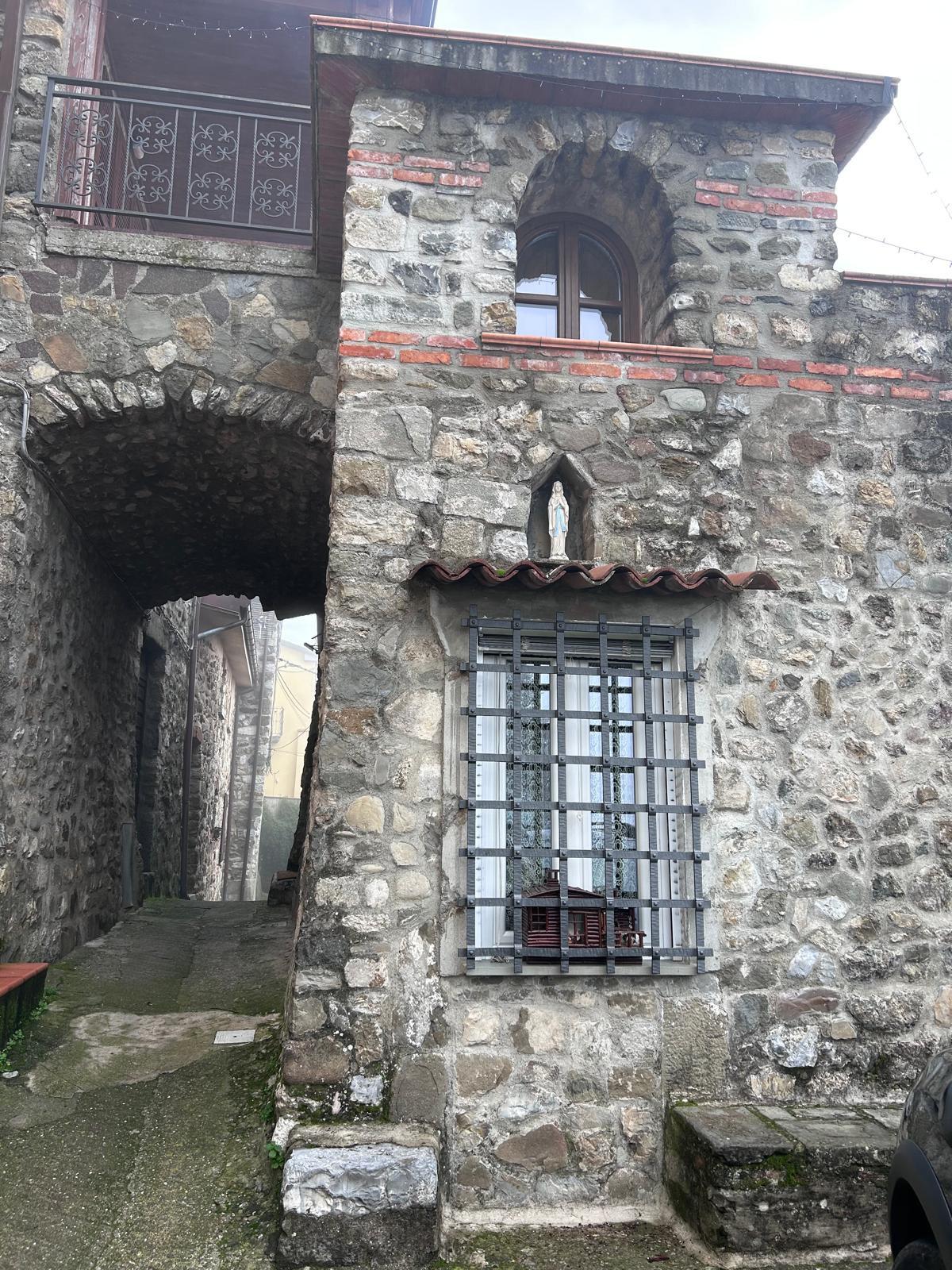 Casa indipendente arredata in affitto a Aulla