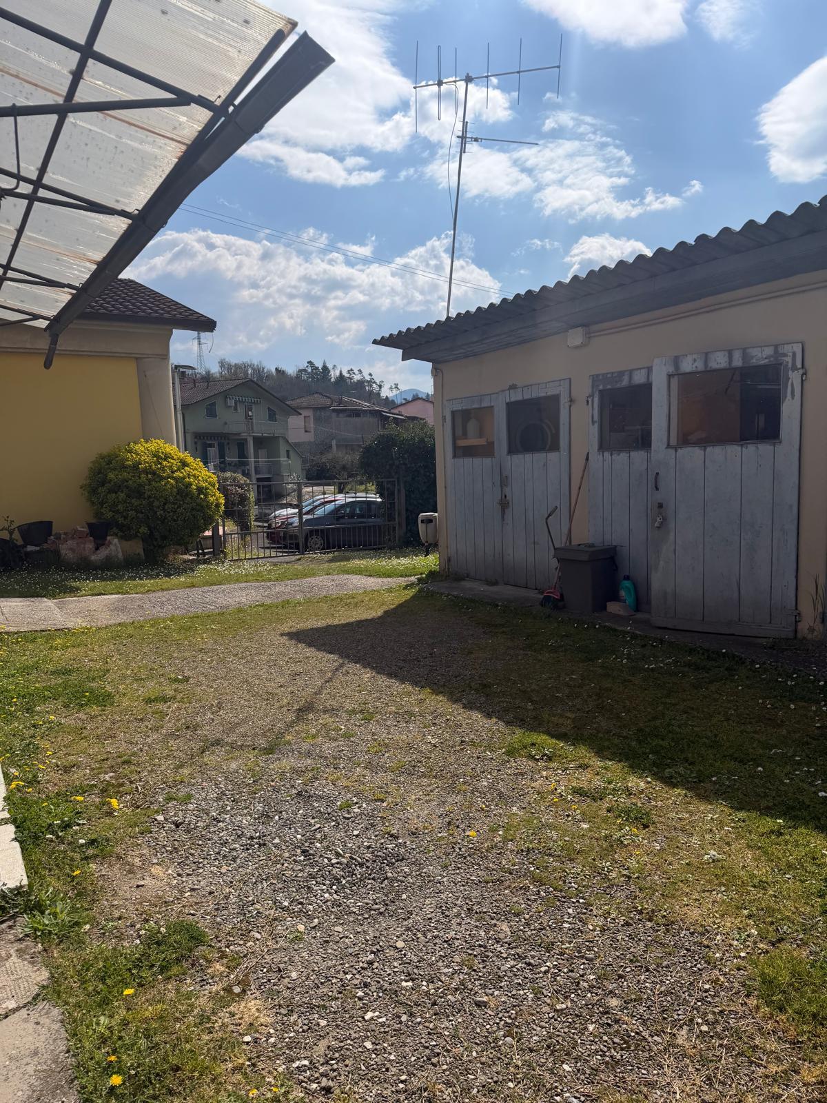 Casa indipendente con giardino a Aulla