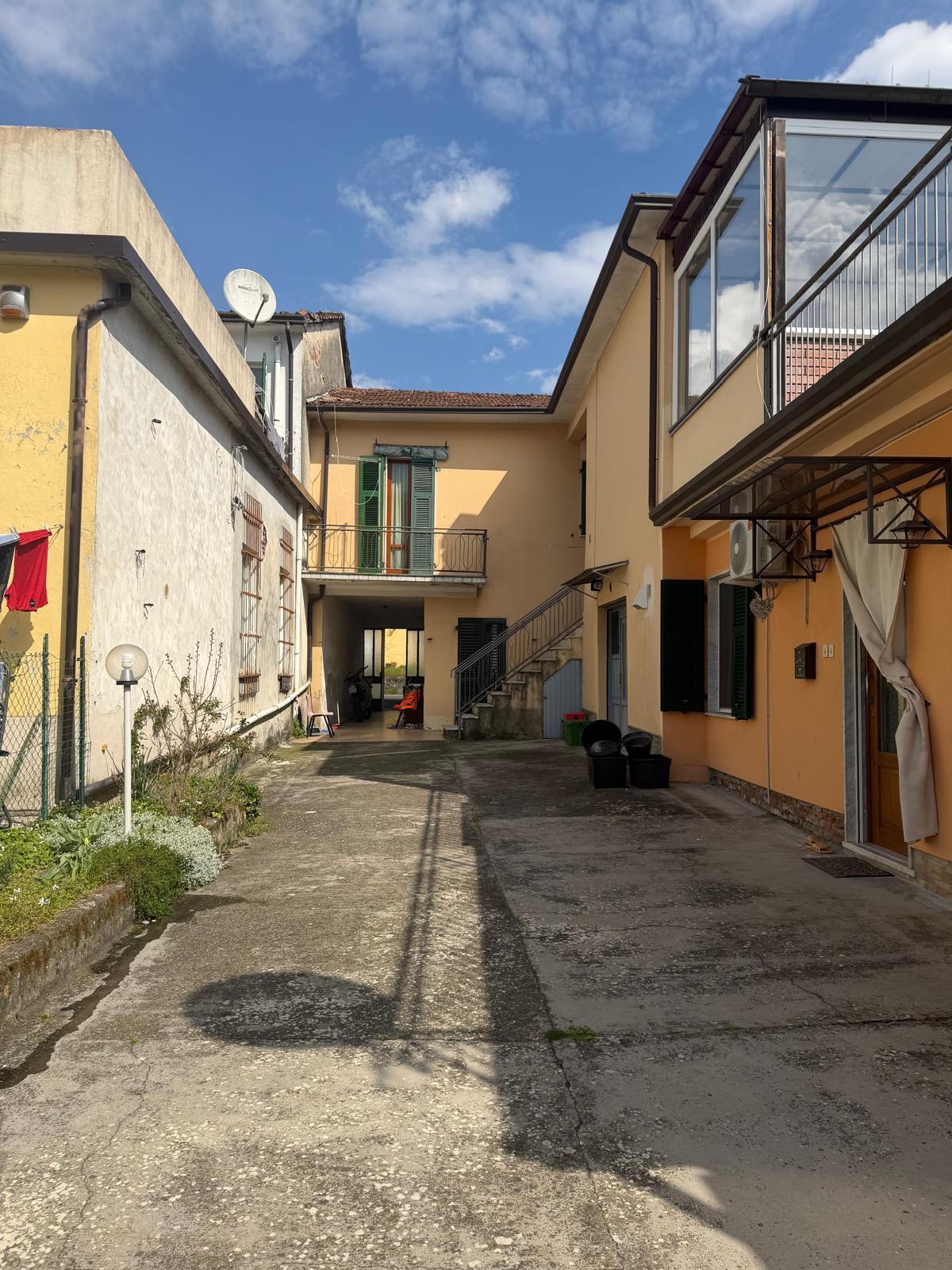 Casa indipendente con giardino a Aulla