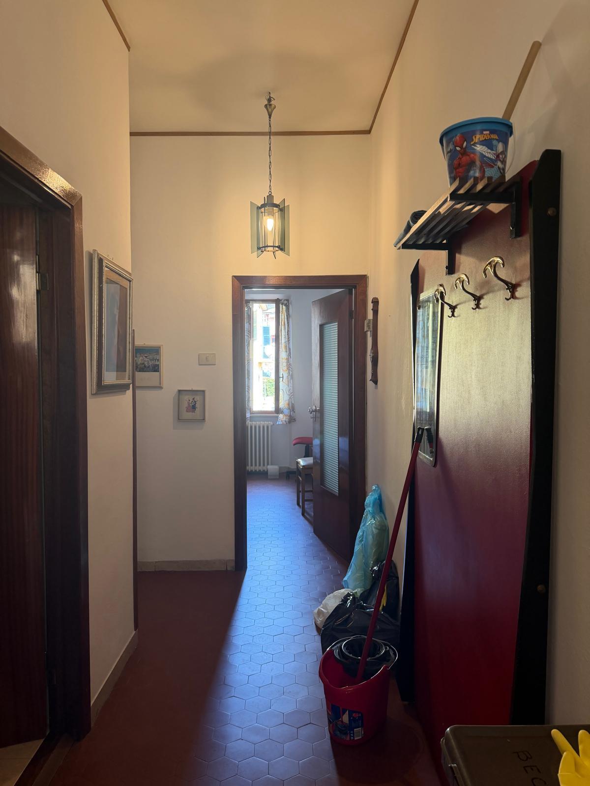 Casa indipendente con giardino a Aulla
