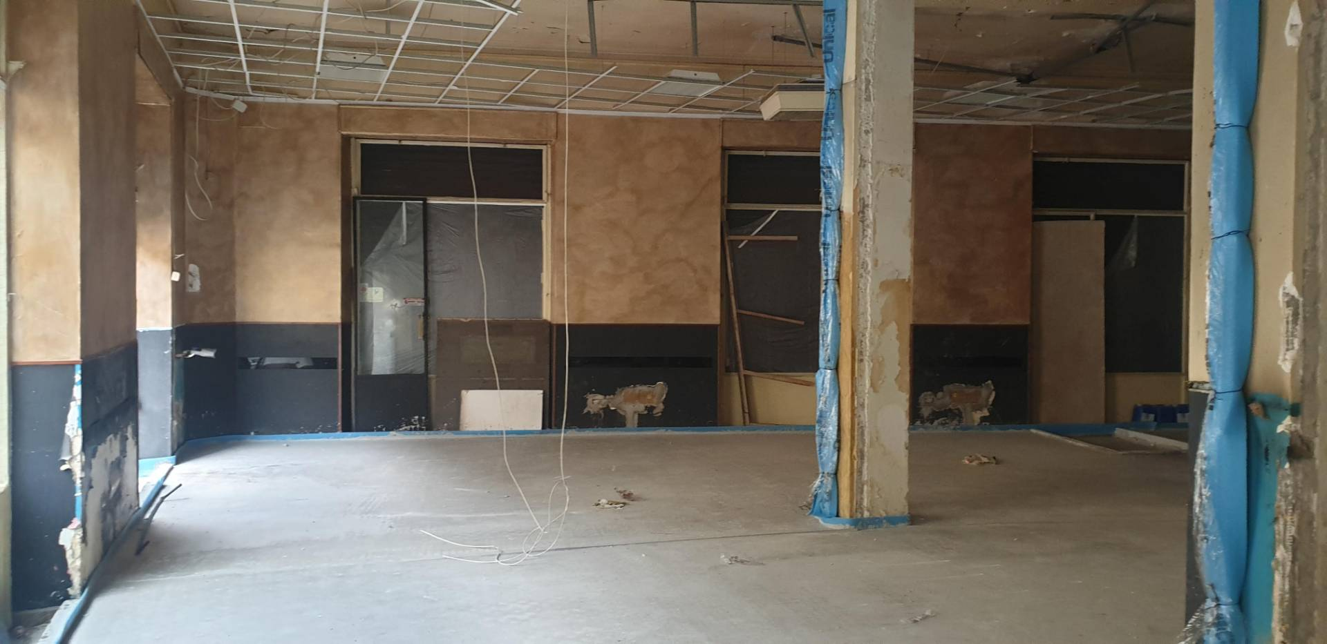 Locale commerciale in affitto a Torino, Borgo Vittoria