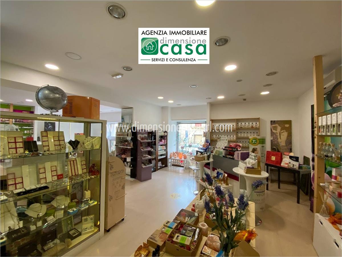 Locale commerciale in vendita a San Cataldo