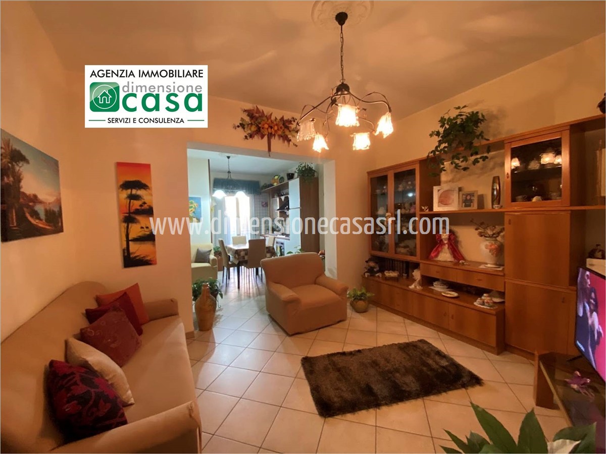 Casa indipendente con terrazzo a San Cataldo