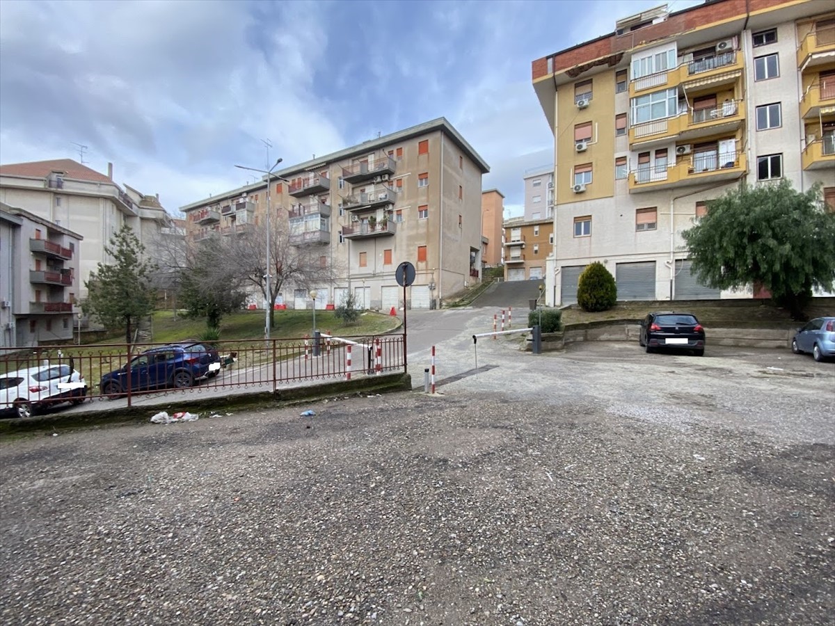 Magazzino in vendita a San Cataldo