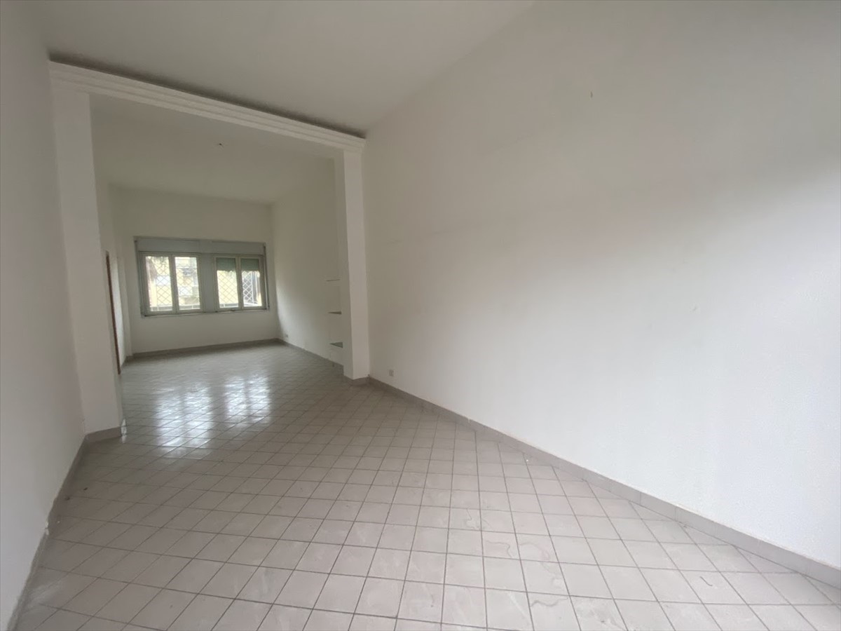 Locale commerciale in affitto a San Cataldo