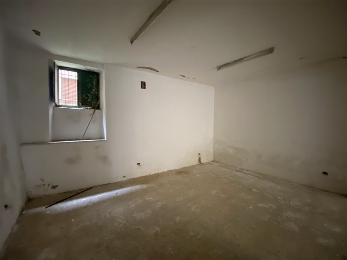 Box/Garage 48mq in vendita a San Cataldo