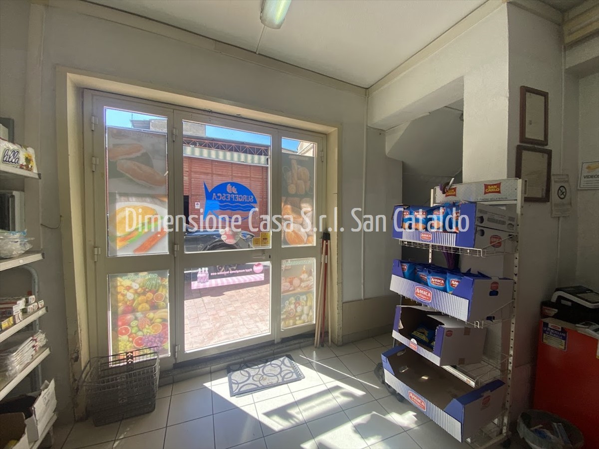 Locale commerciale in vendita a San Cataldo