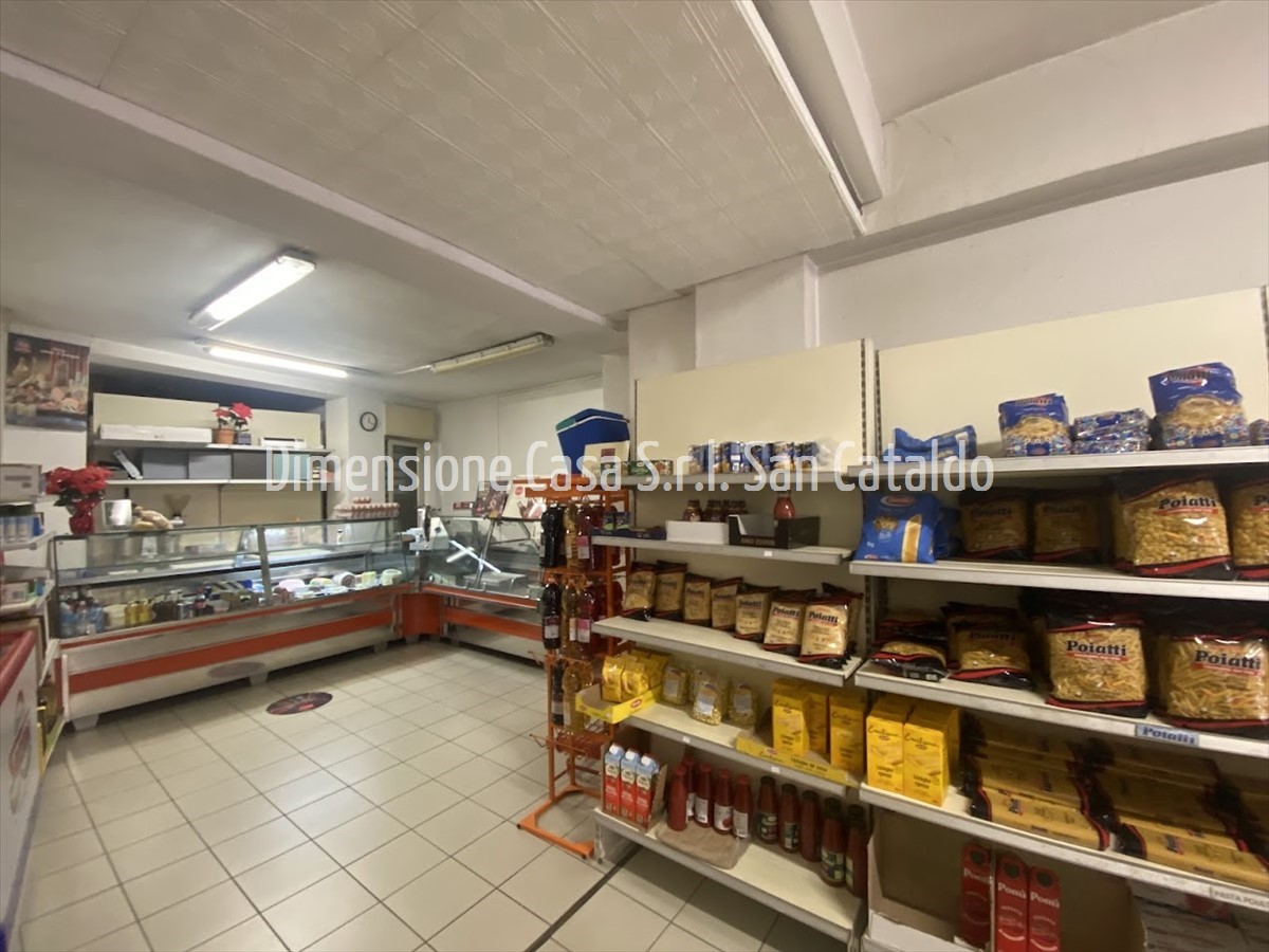 Locale commerciale in vendita a San Cataldo
