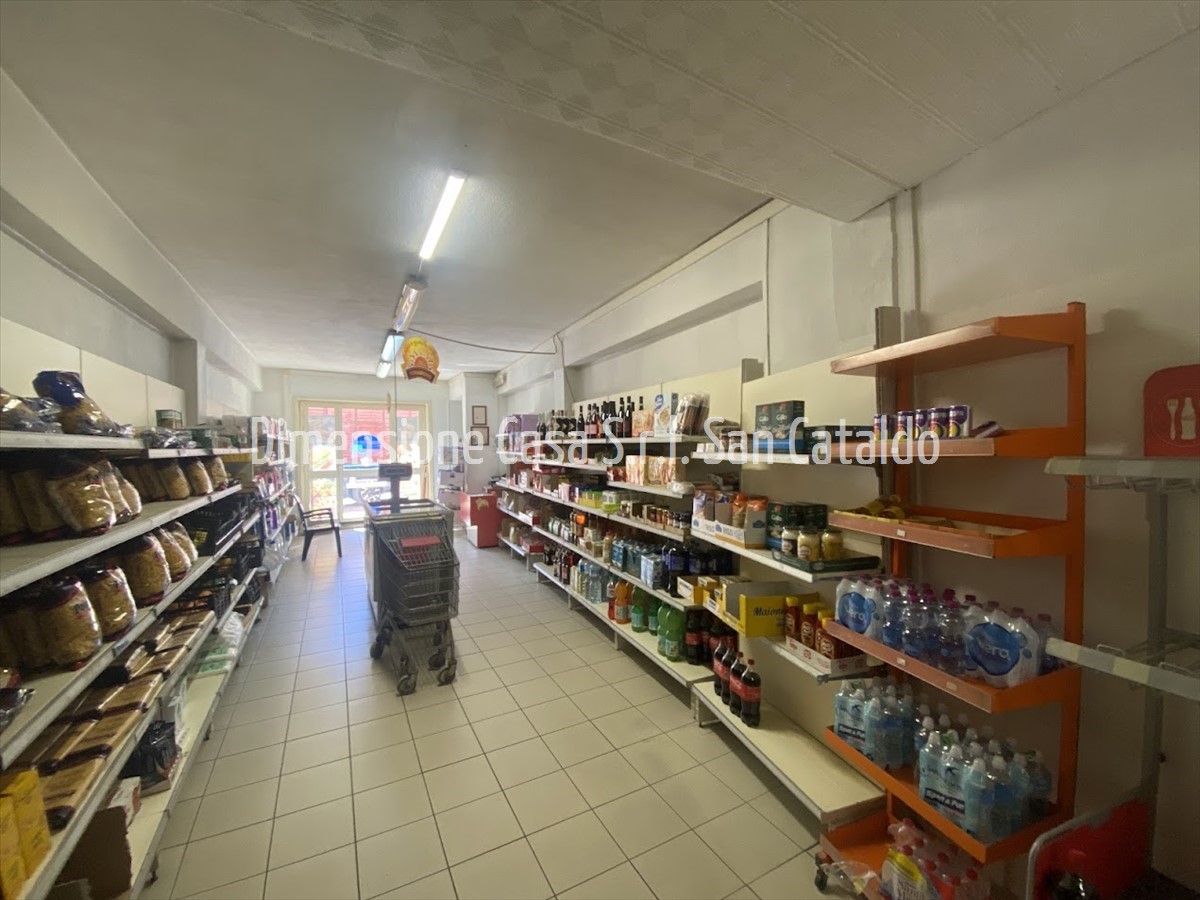 Locale commerciale in vendita a San Cataldo