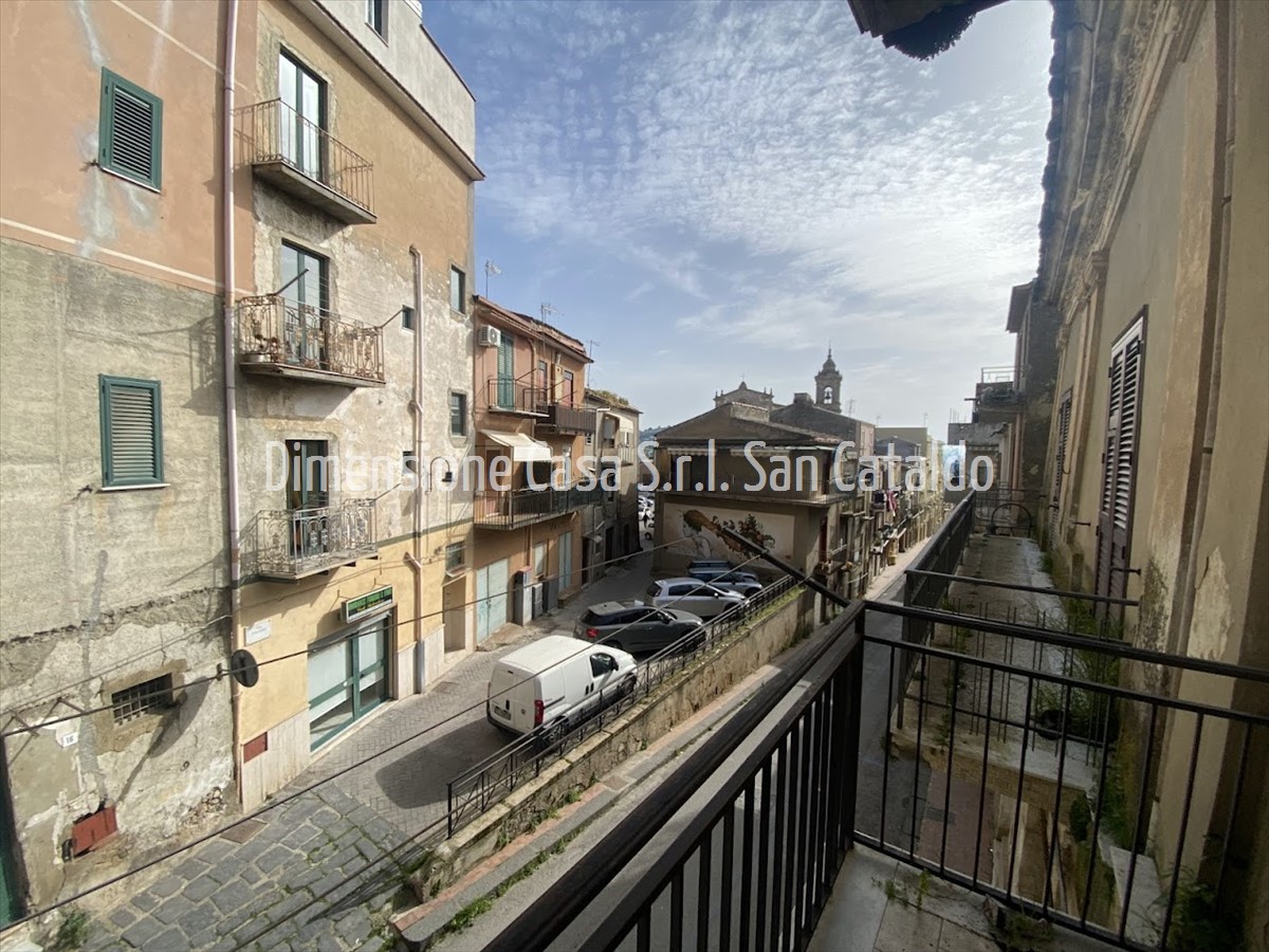 Casa indipendente con terrazzo a San Cataldo