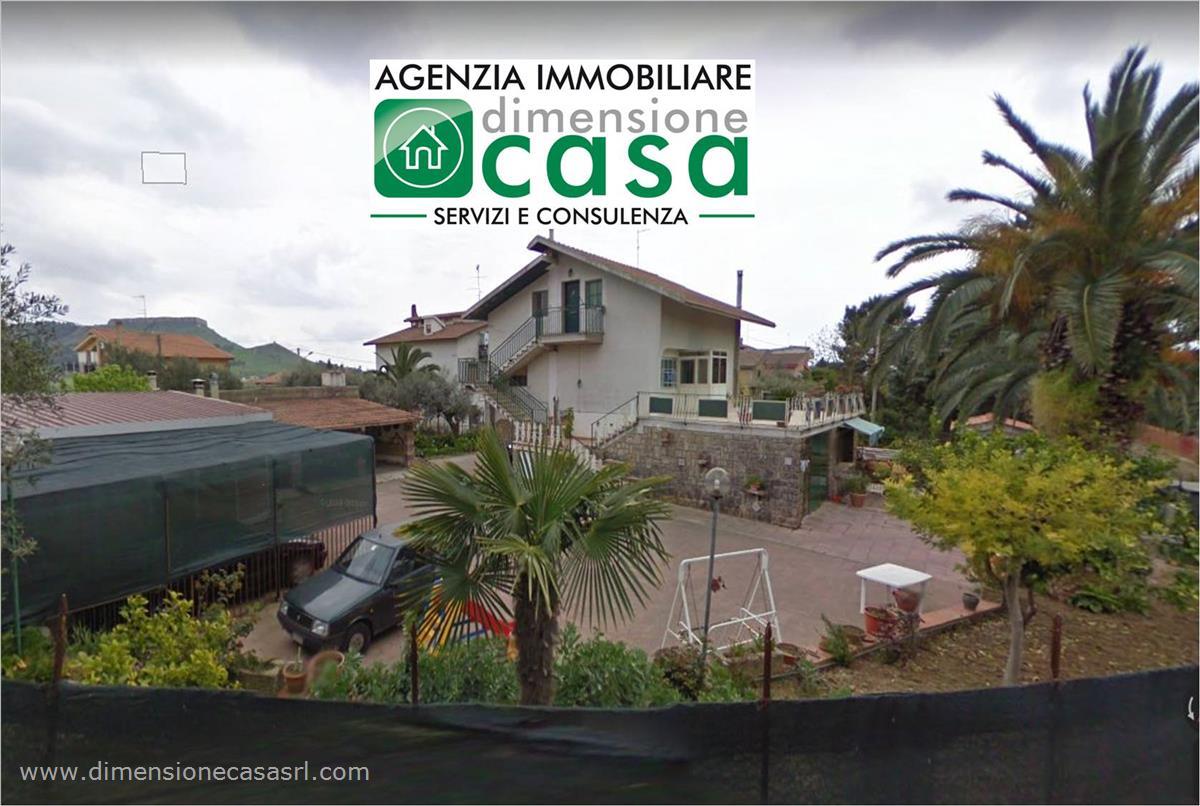 Villa con terrazzo a Caltanissetta - villaggio santa barbara - 01