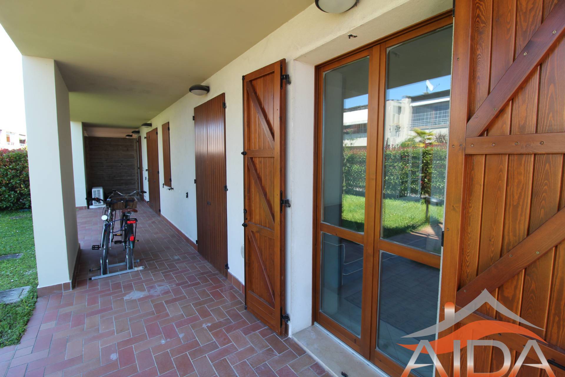Appartamento indipendente con giardino in vendita a Ravenna, Casal Borsetti