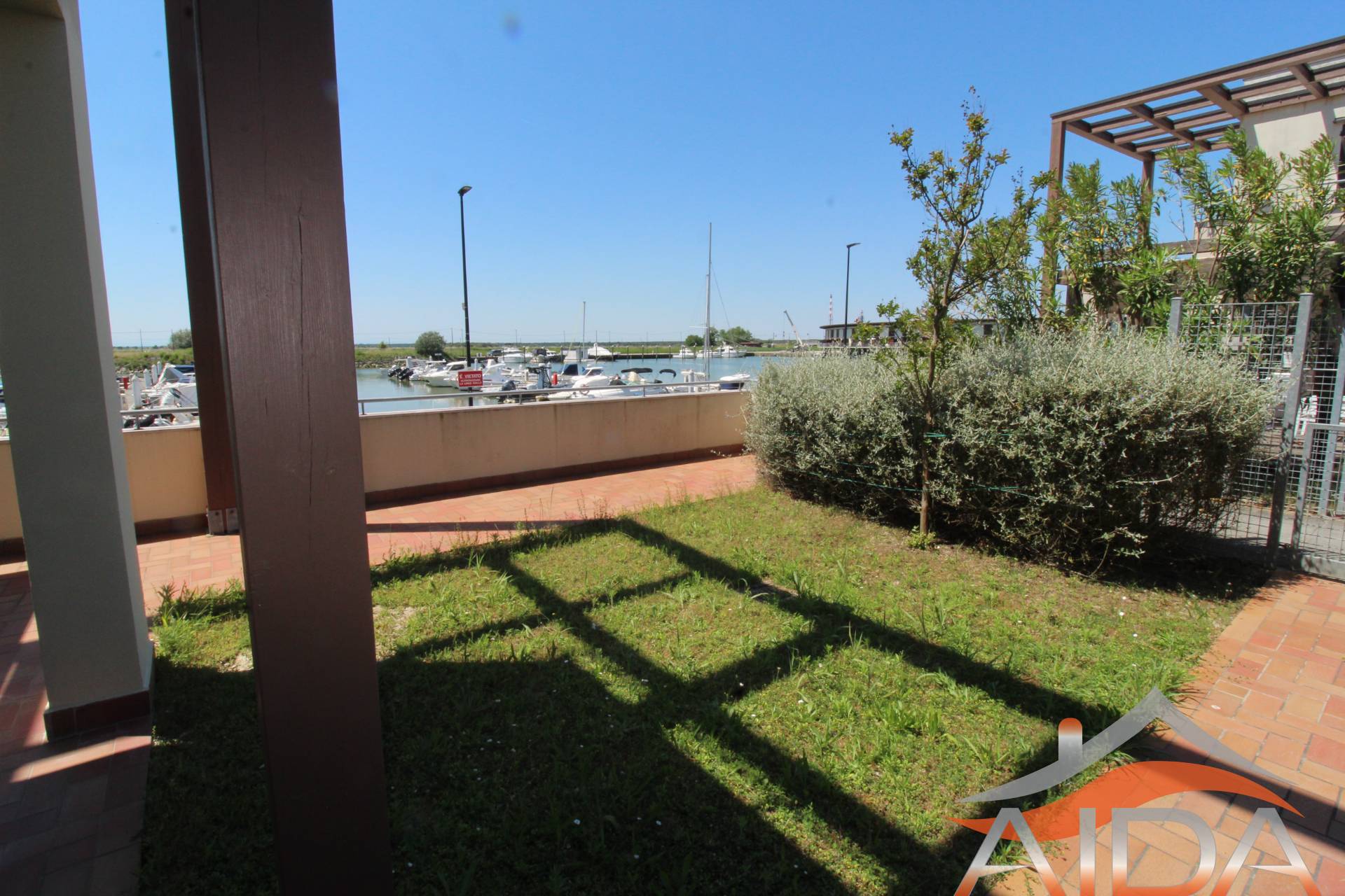 Appartamento indipendente con giardino in vendita a Ravenna, Casal Borsetti