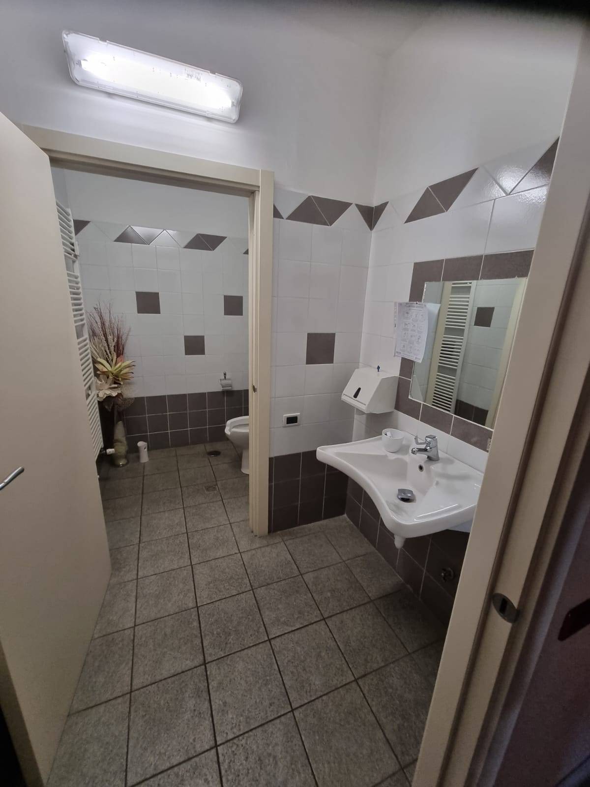 Locale commerciale in vendita a Torino, Barriera Milano