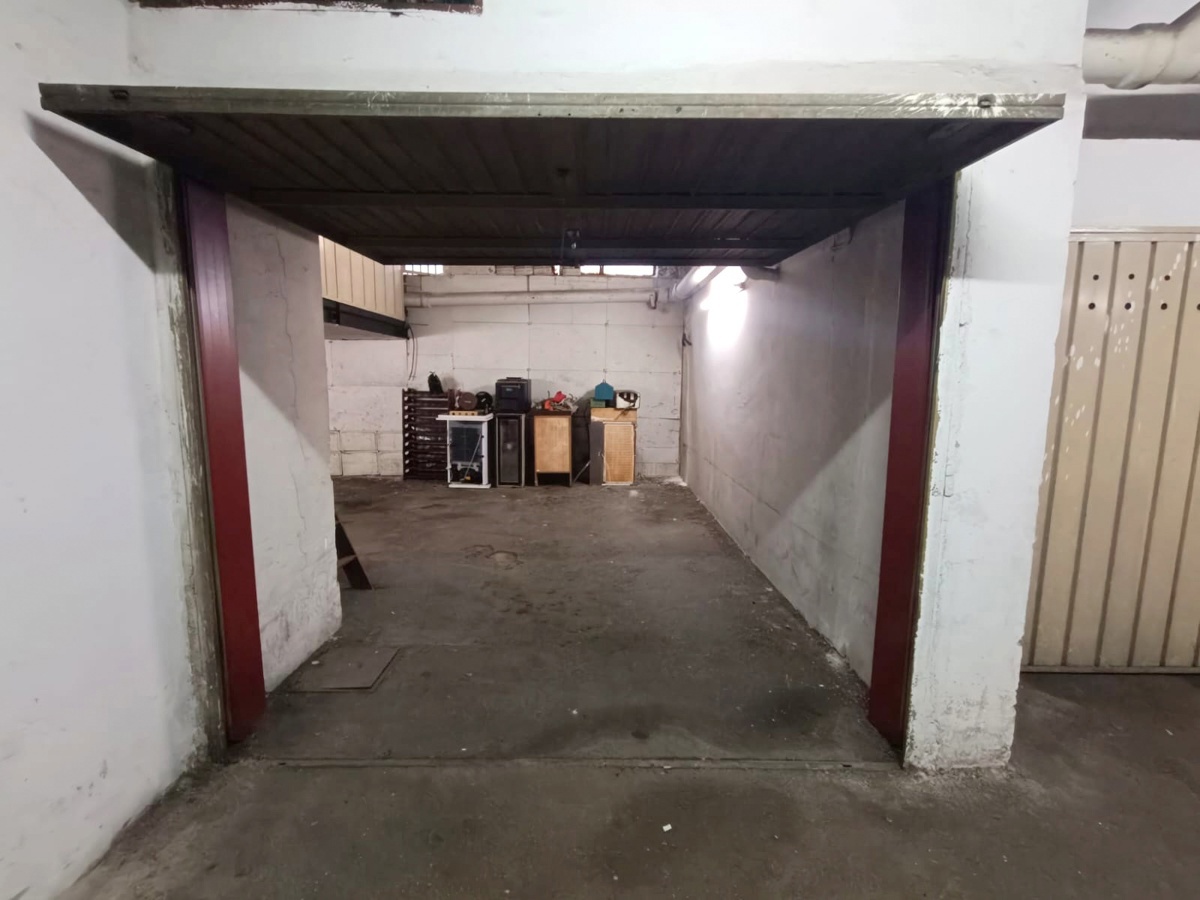 Box/Garage 28mq in vendita a Portici
