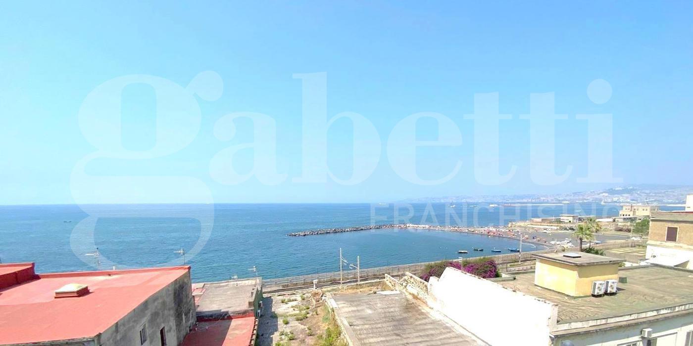 Trilocale vista mare a Napoli