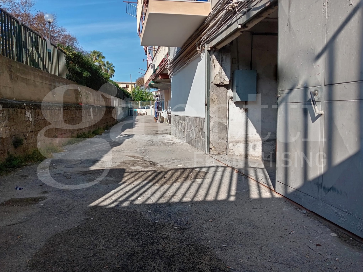 Box/Garage 200mq in vendita a Portici