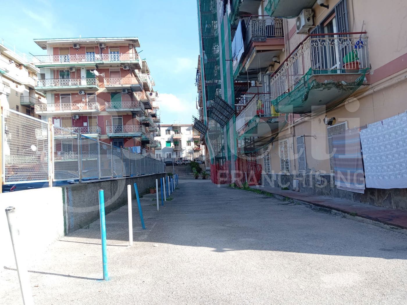 Box/Garage 200mq in vendita a Portici