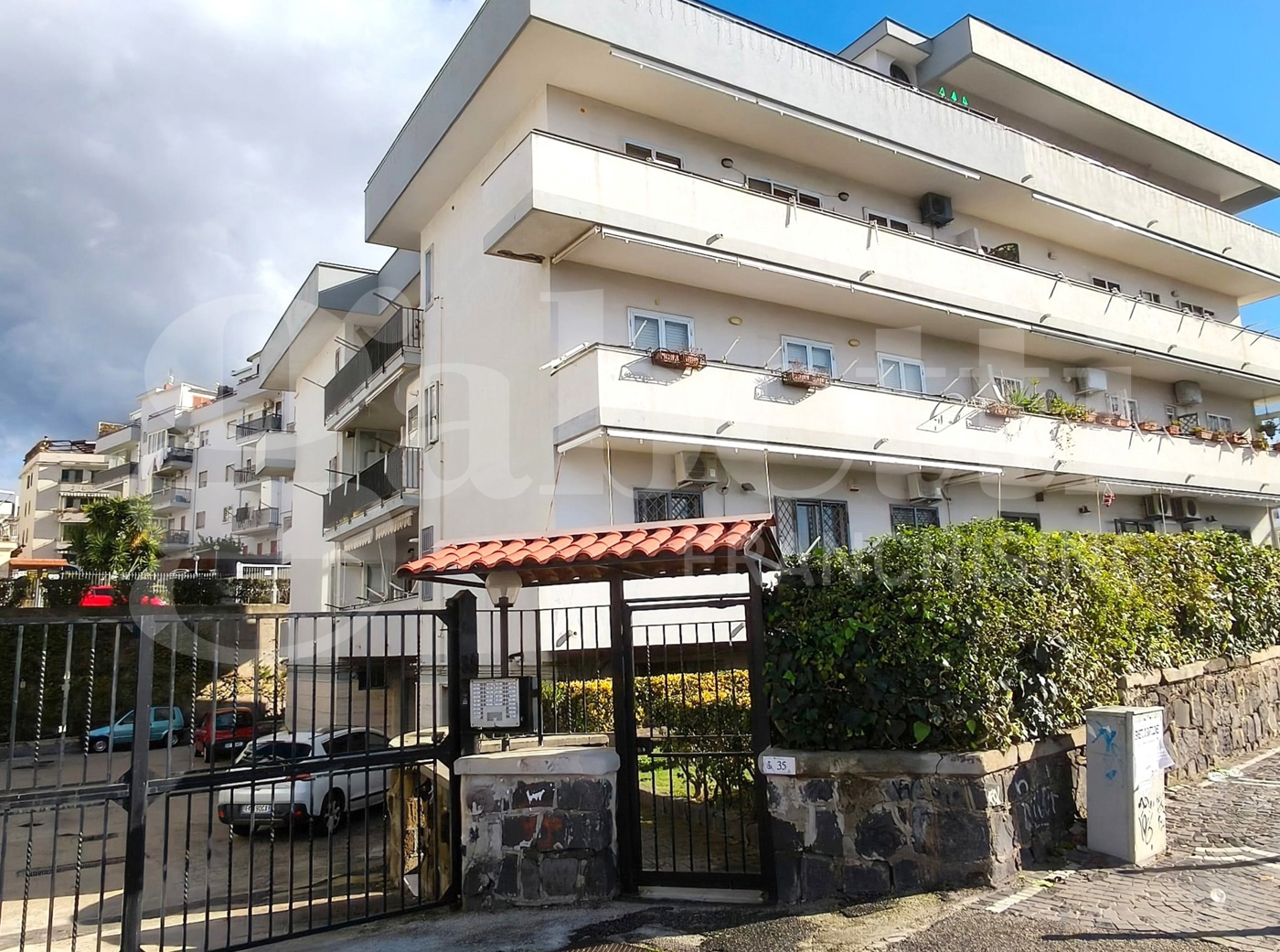 Quadrilocale con box a Ercolano