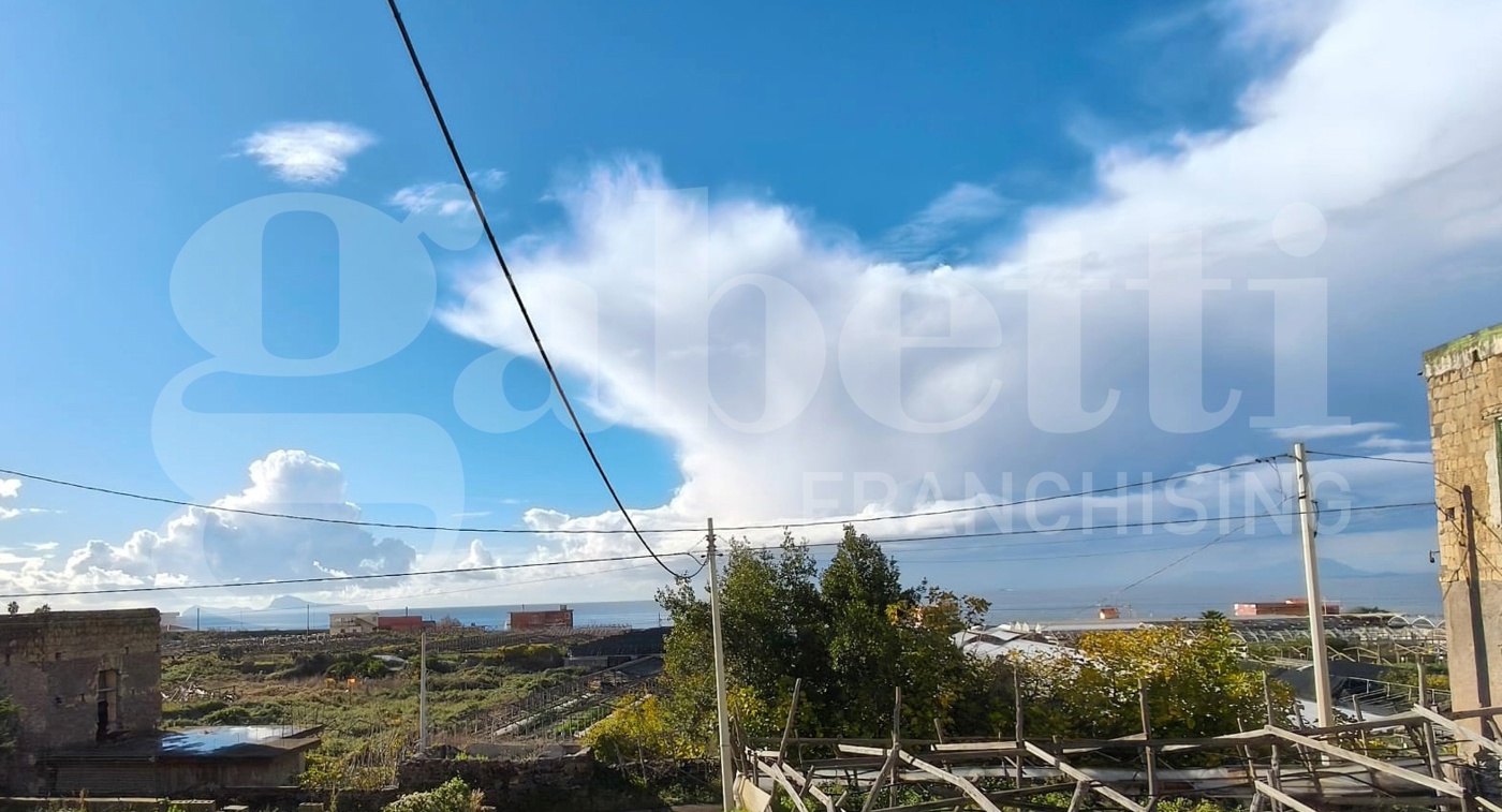 Quadrilocale con box a Ercolano