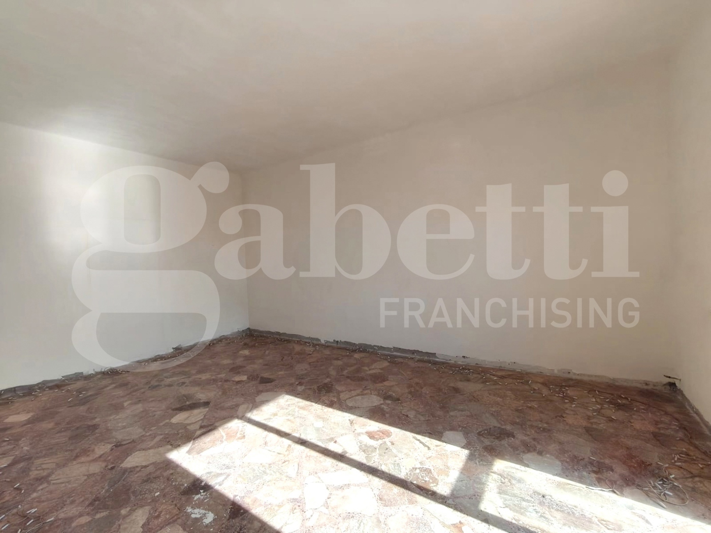 Trilocale da ristrutturare a Ercolano