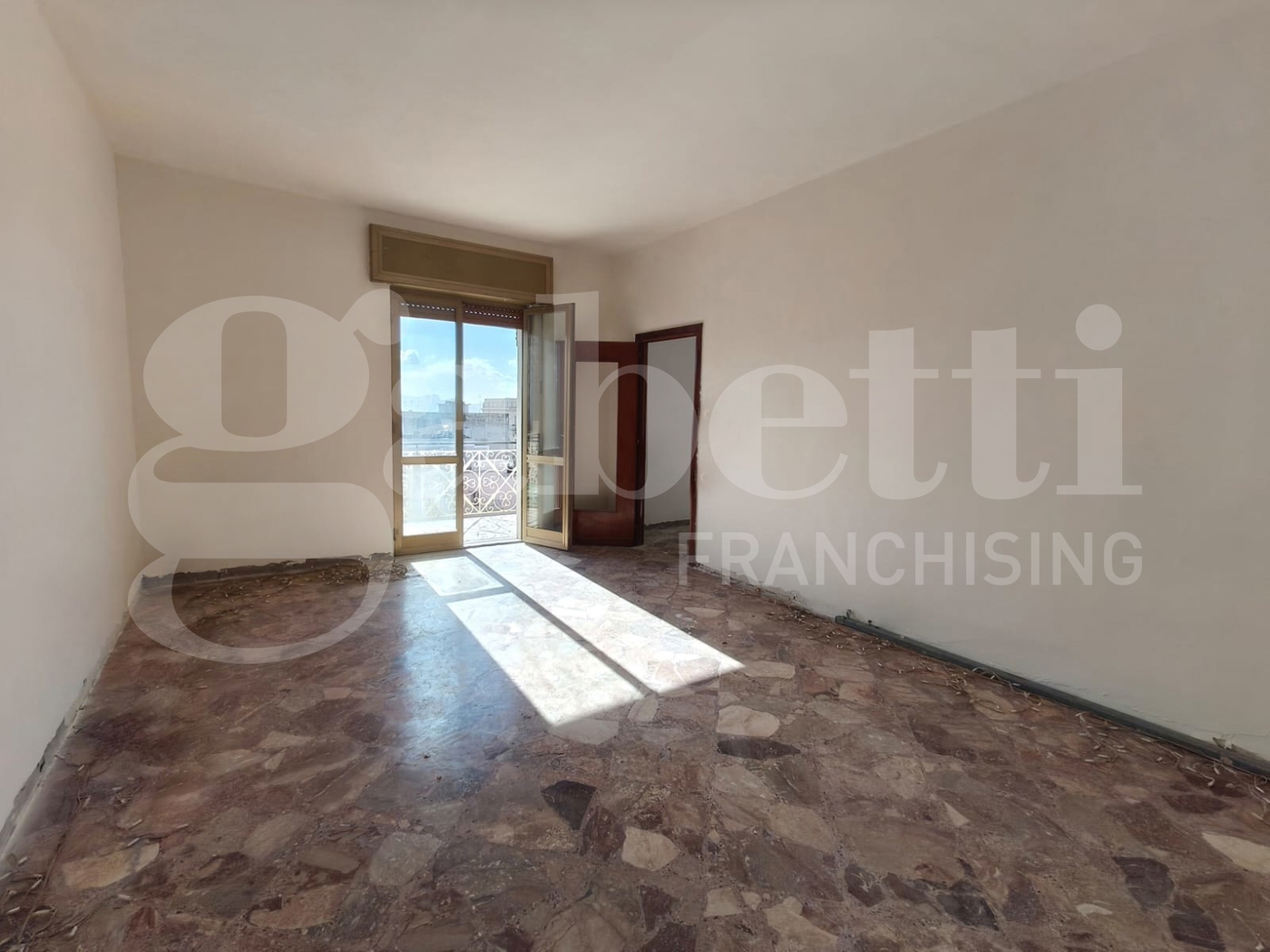 Trilocale da ristrutturare a Ercolano