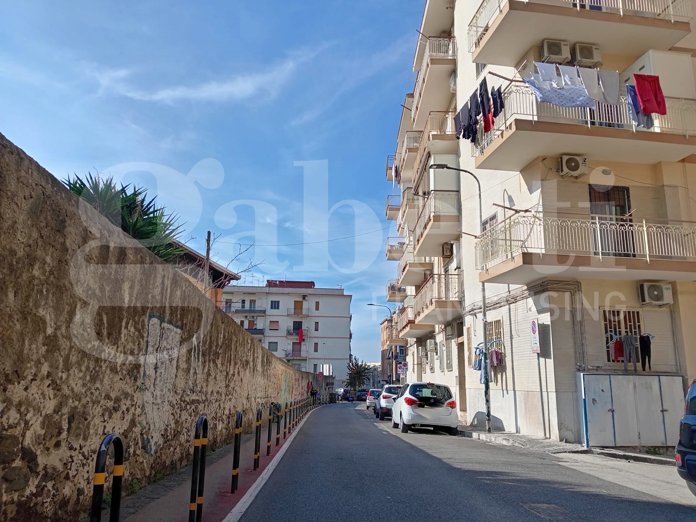 Box/Garage 200mq in vendita a Portici