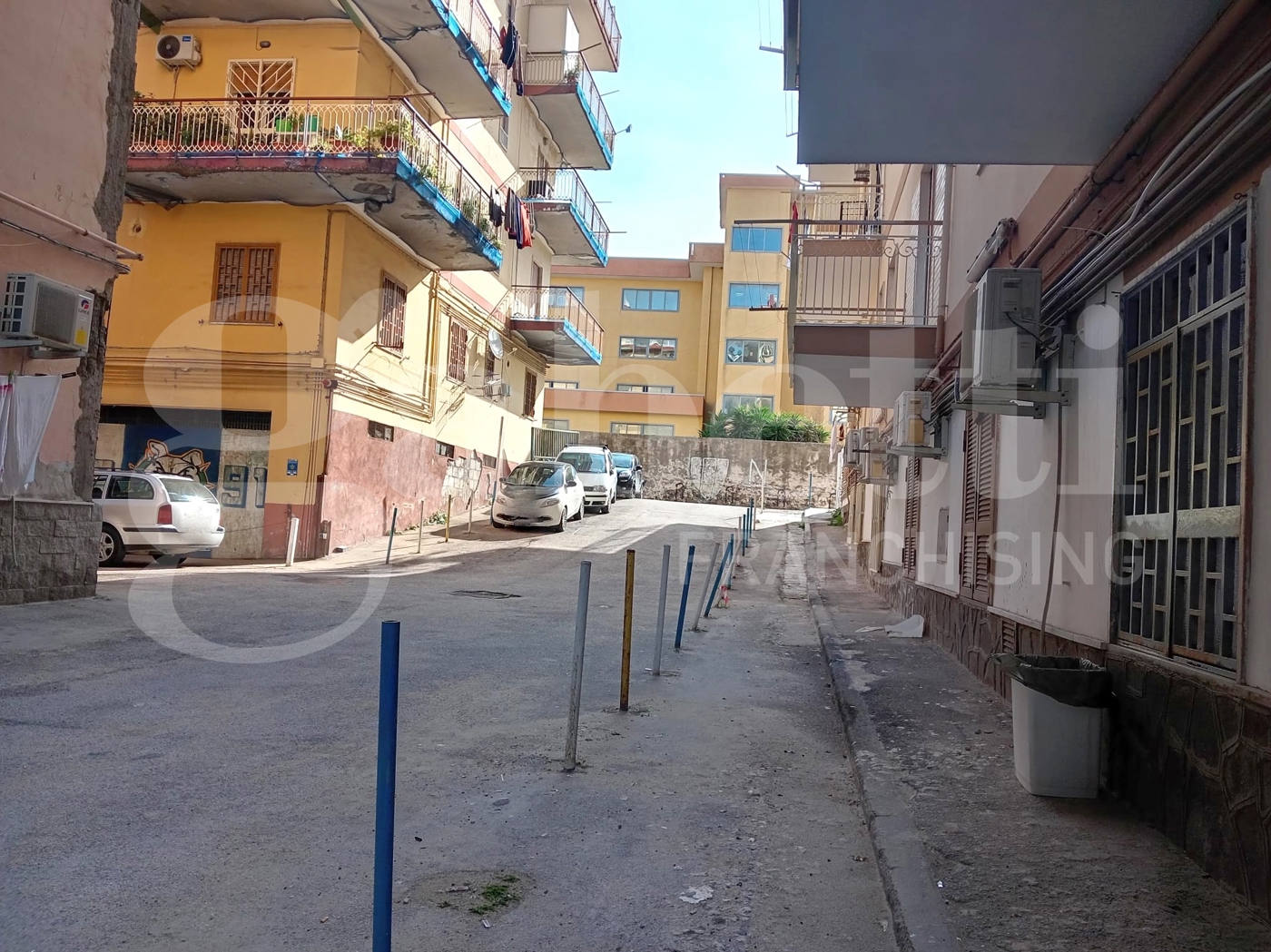 Box/Garage 200mq in vendita a Portici