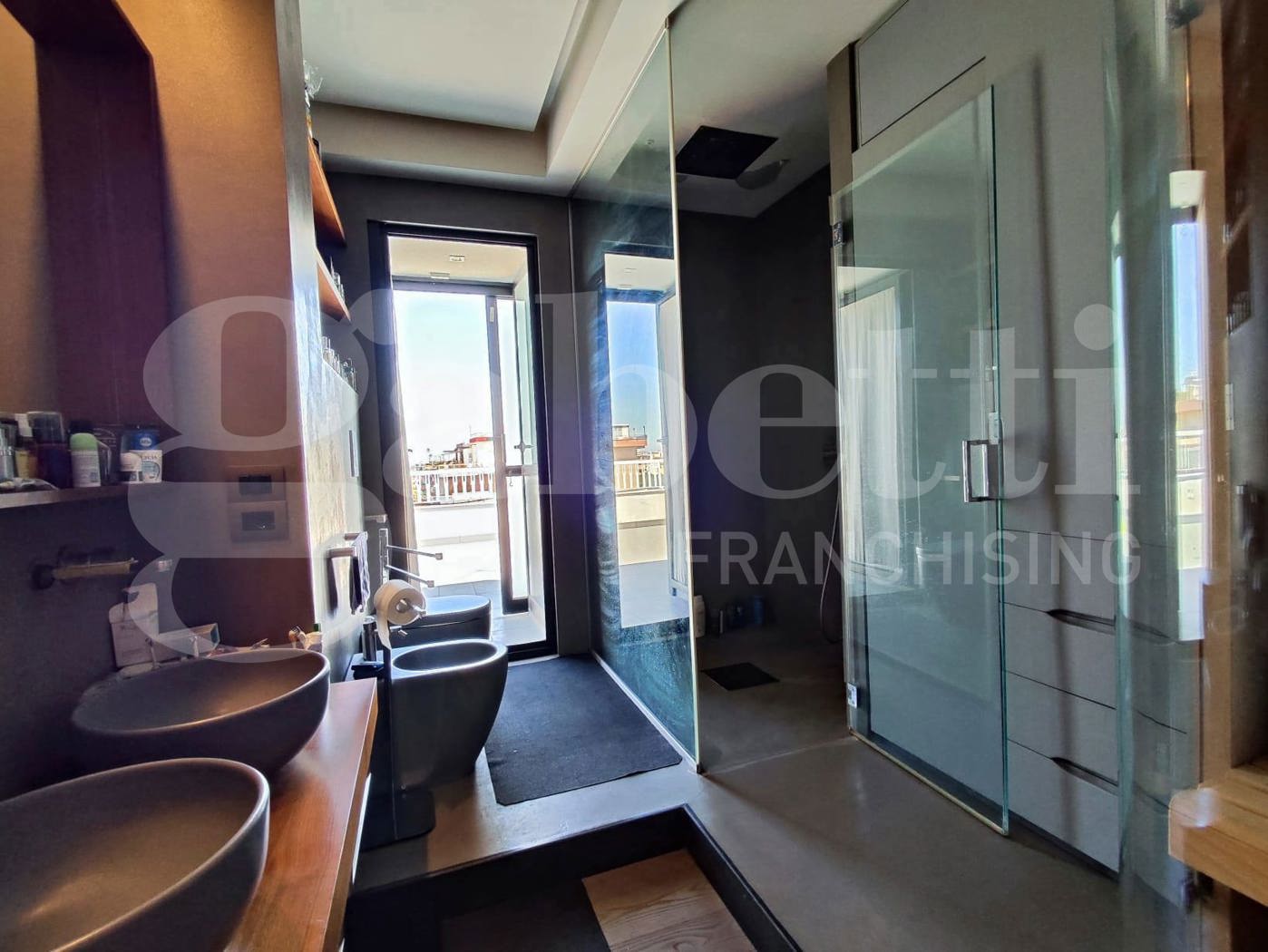 Attico ristrutturato a Portici