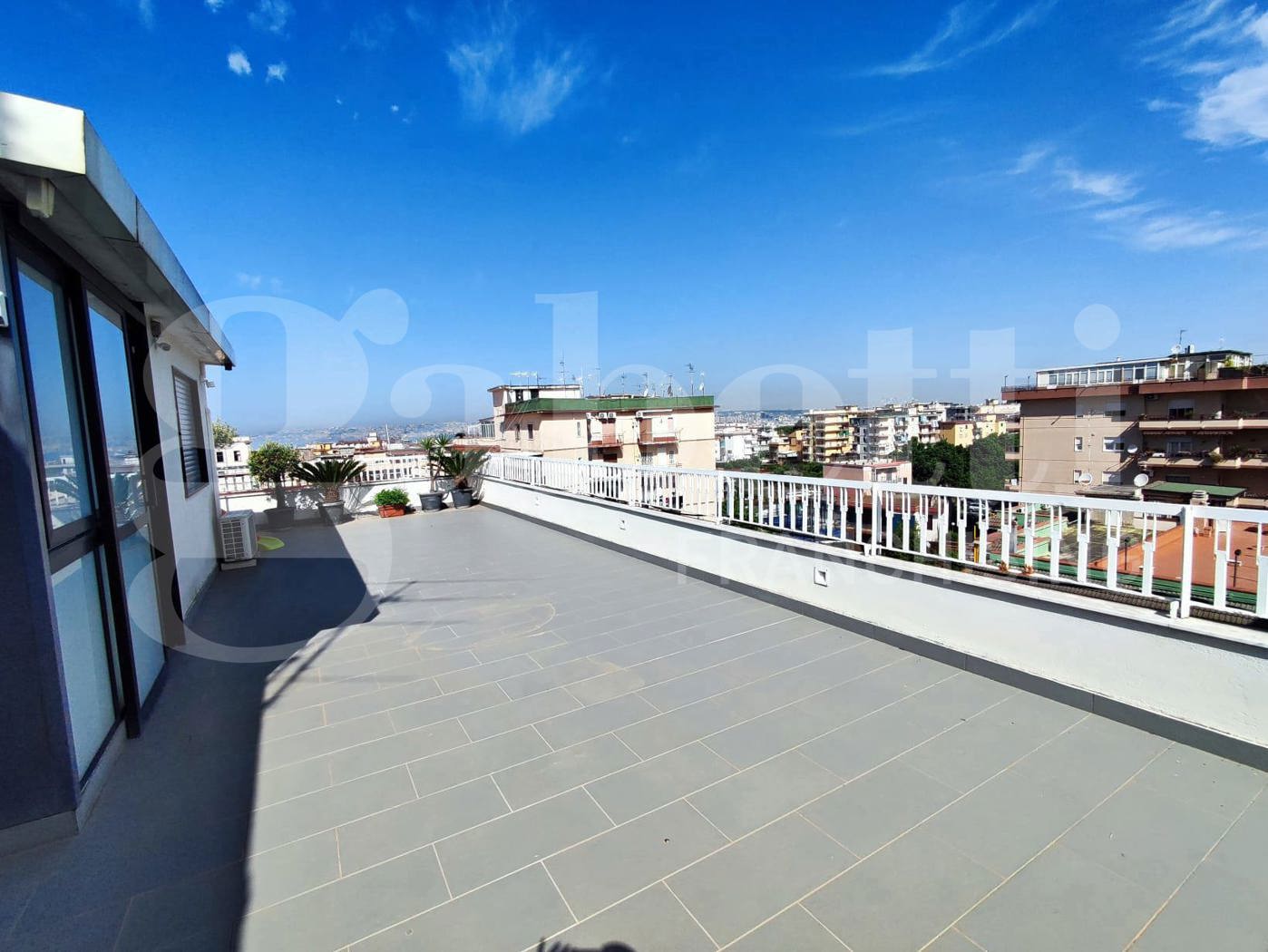 Attico ristrutturato a Portici