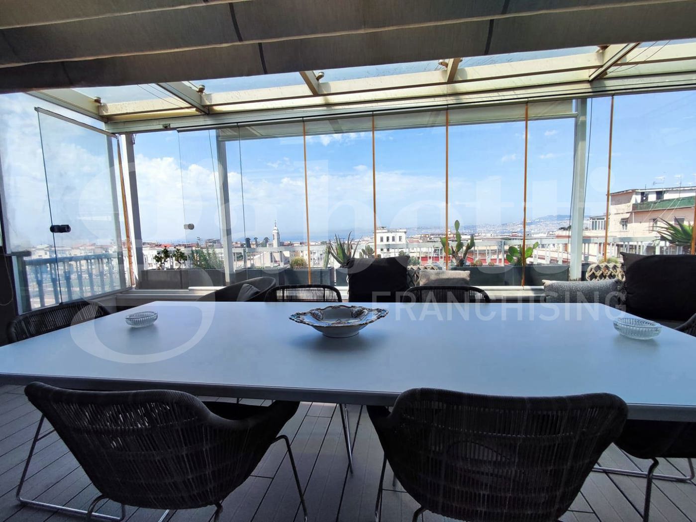 Attico ristrutturato a Portici