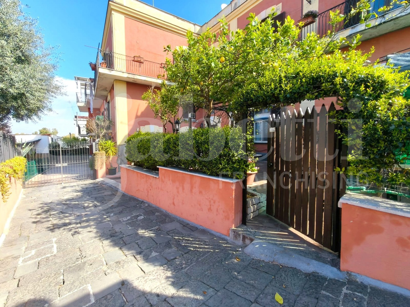 Trilocale con giardino a Portici