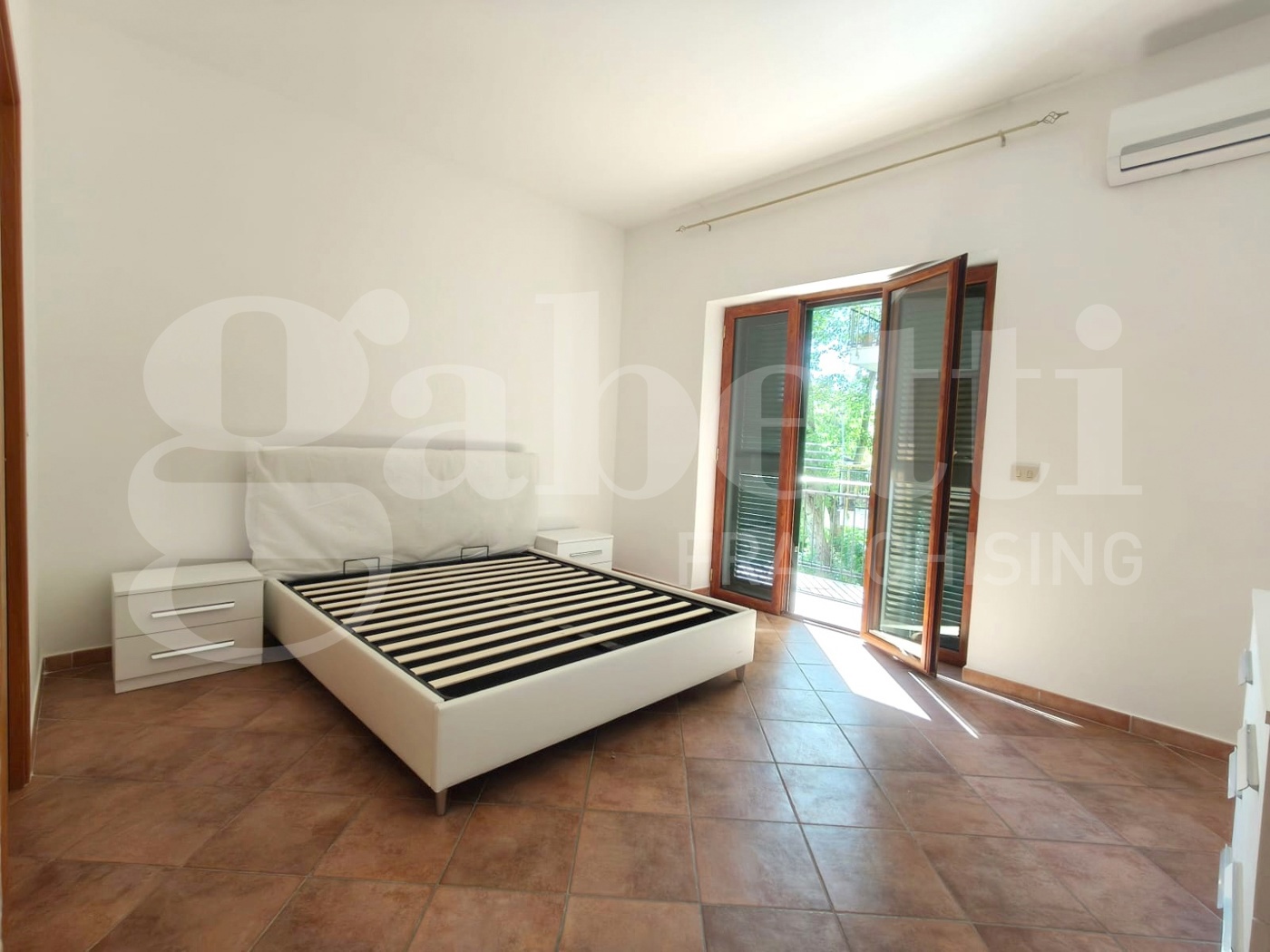 Trilocale arredato in affitto a Portici