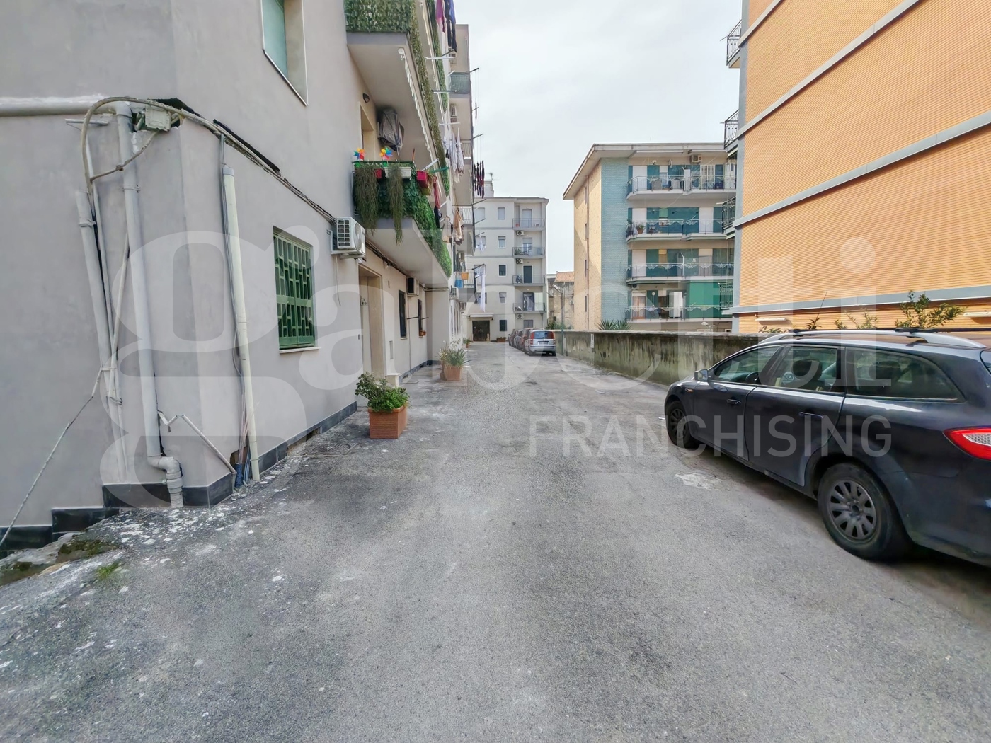 Box/Garage 75mq in vendita a San Giorgio a Cremano