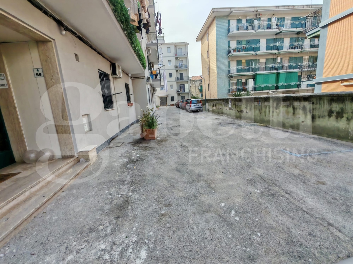Box/Garage 75mq in vendita a San Giorgio a Cremano