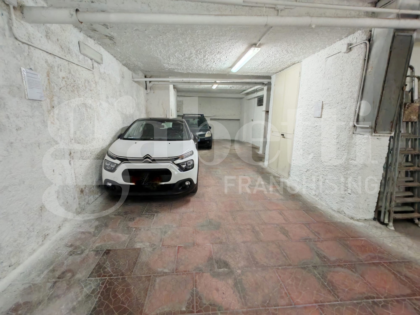 Box/Garage 75mq in vendita a San Giorgio a Cremano