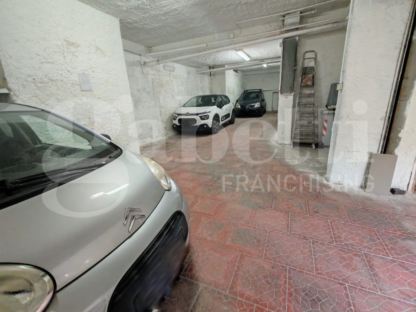 Box/Garage 75mq in vendita a San Giorgio a Cremano