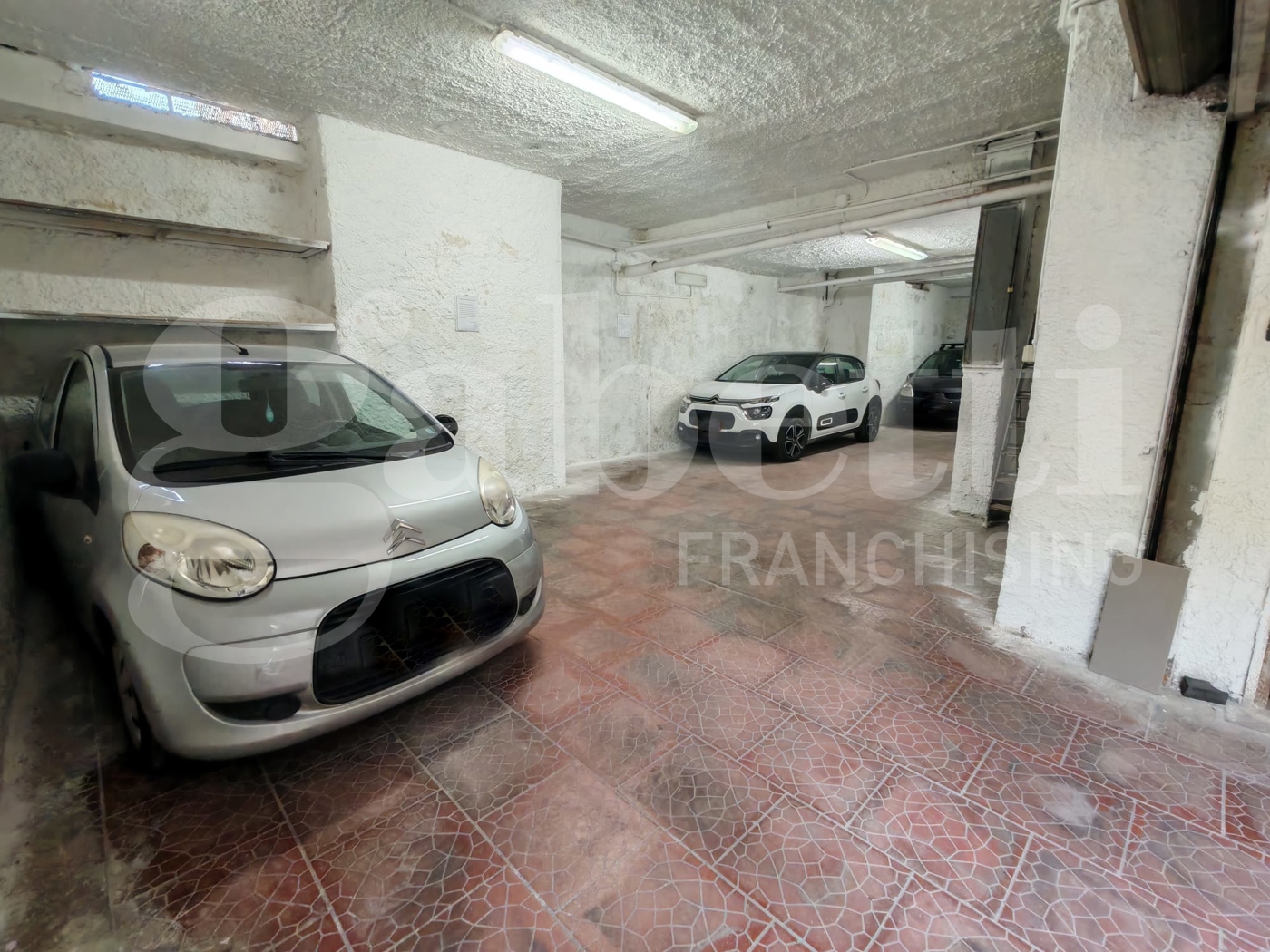 Box/Garage 75mq in vendita a San Giorgio a Cremano