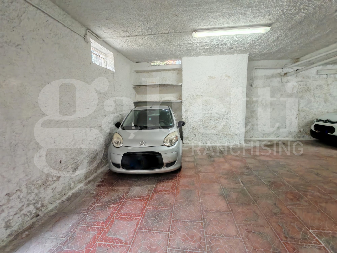 Box/Garage 75mq in vendita a San Giorgio a Cremano